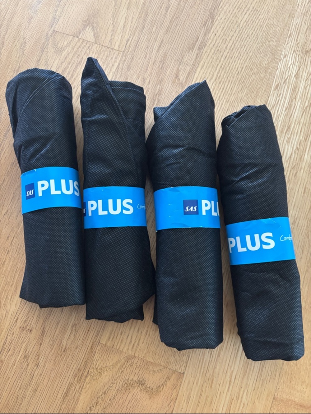SAS/Scandinavian Airlines NEW amenity kits  - bundle/4 - Picture 2 of 7